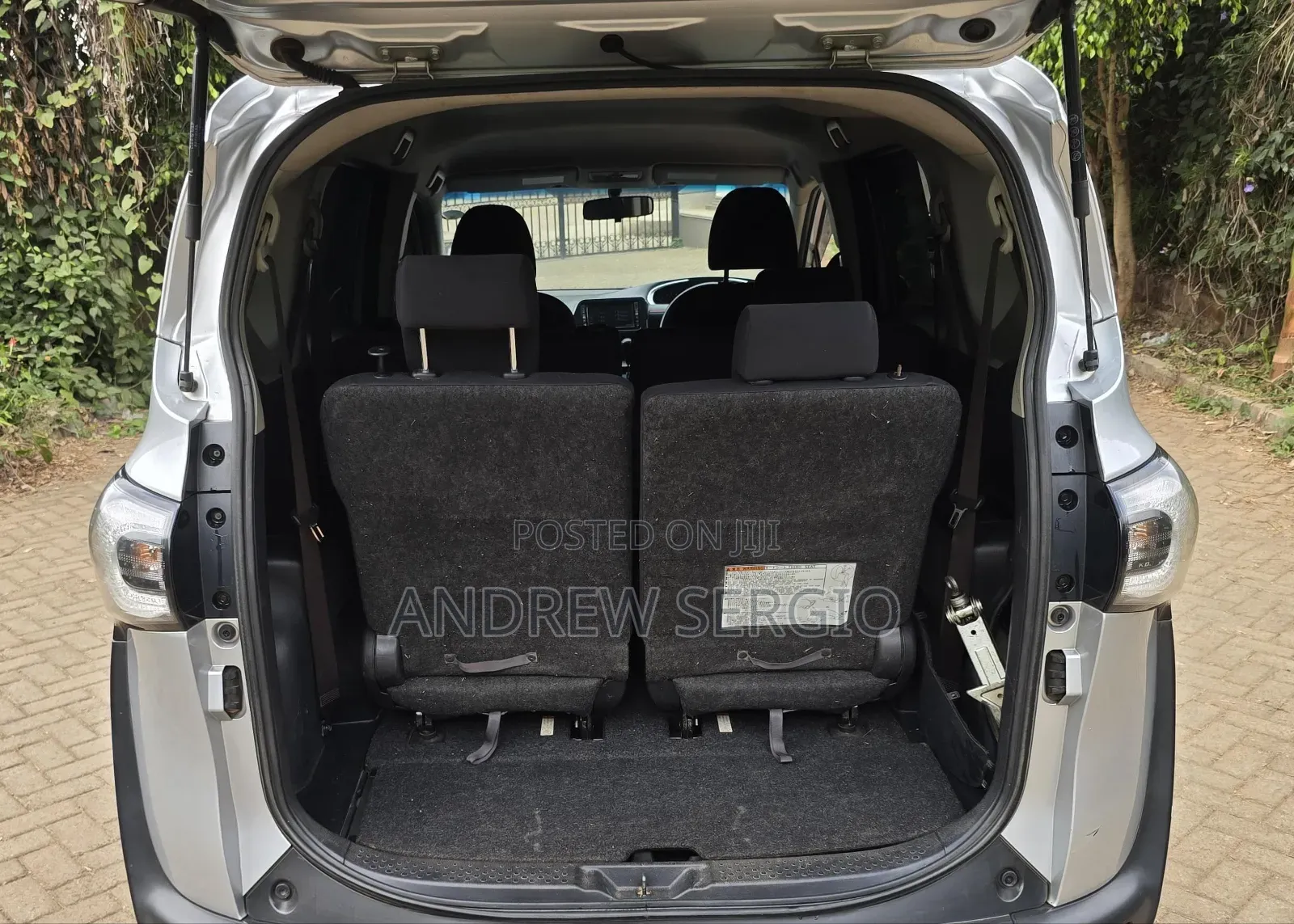 Toyota Sienta 2016 Silver