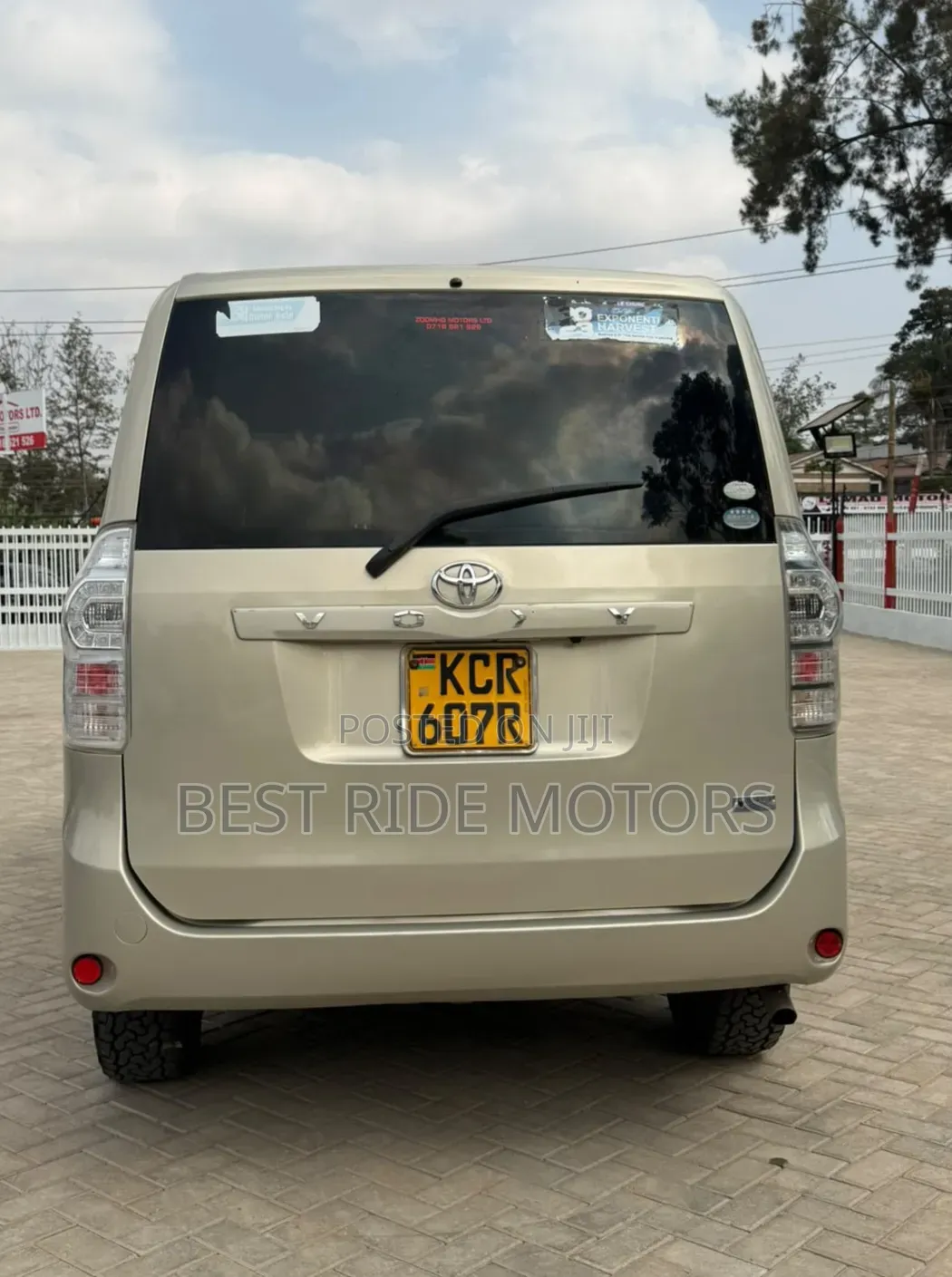 Toyota Voxy 2012 Beige