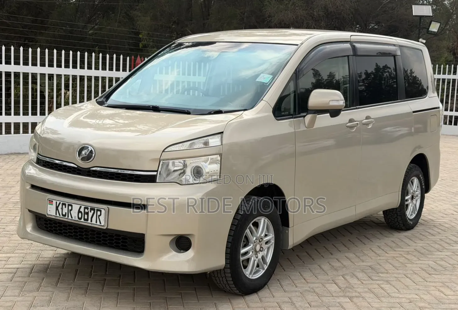 Toyota Voxy 2012 Beige