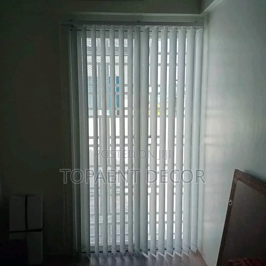 Brilliant White Light Filtering Blinds