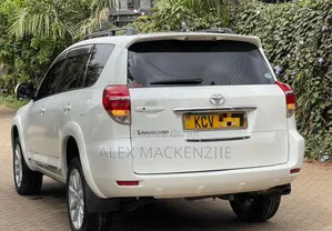 Toyota Vanguard 2012 White
