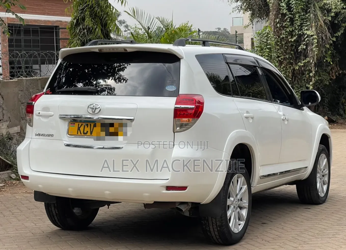 Toyota Vanguard 2012 White