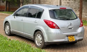 Nissan Tiida 2010 Silver
