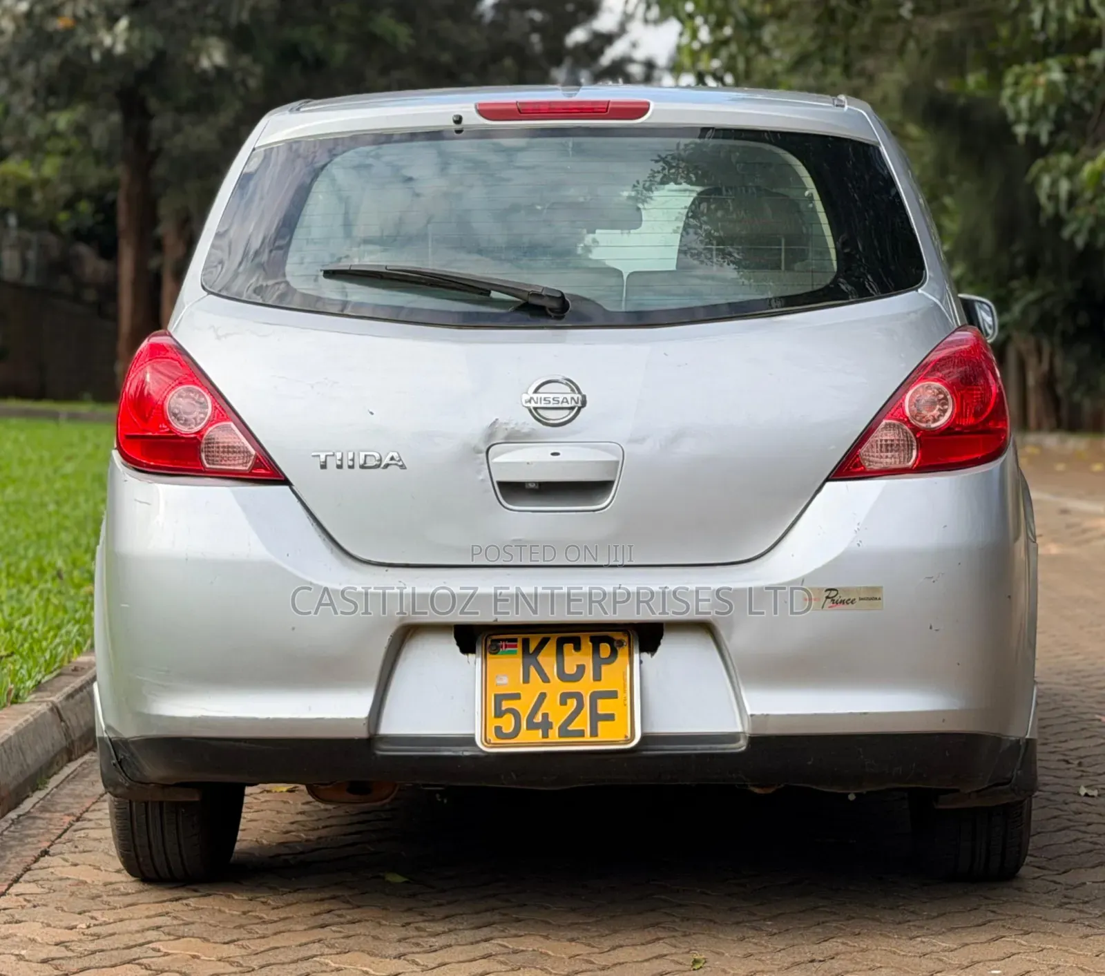 Nissan Tiida 2010 Silver