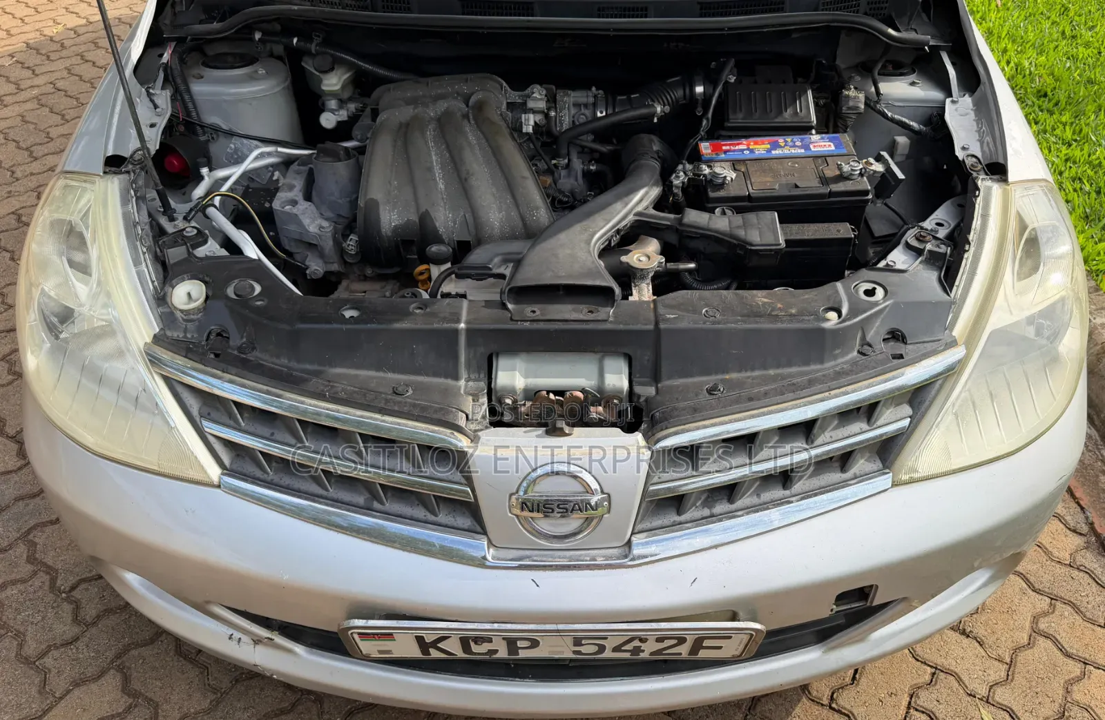 Nissan Tiida 2010 Silver