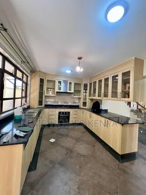5bdrm Townhouse / Terrace in Convent Drive, Muthangari for rent