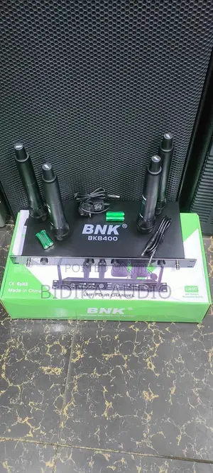 BNK BK8400 4-in-1 UHF Wireless Microphone System Set