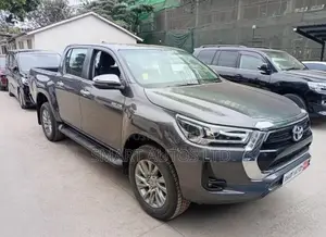 Toyota Hilux 2024 Gray