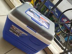 Pacific 32L Heavy-Duty Ice Chest for Food and Drinks