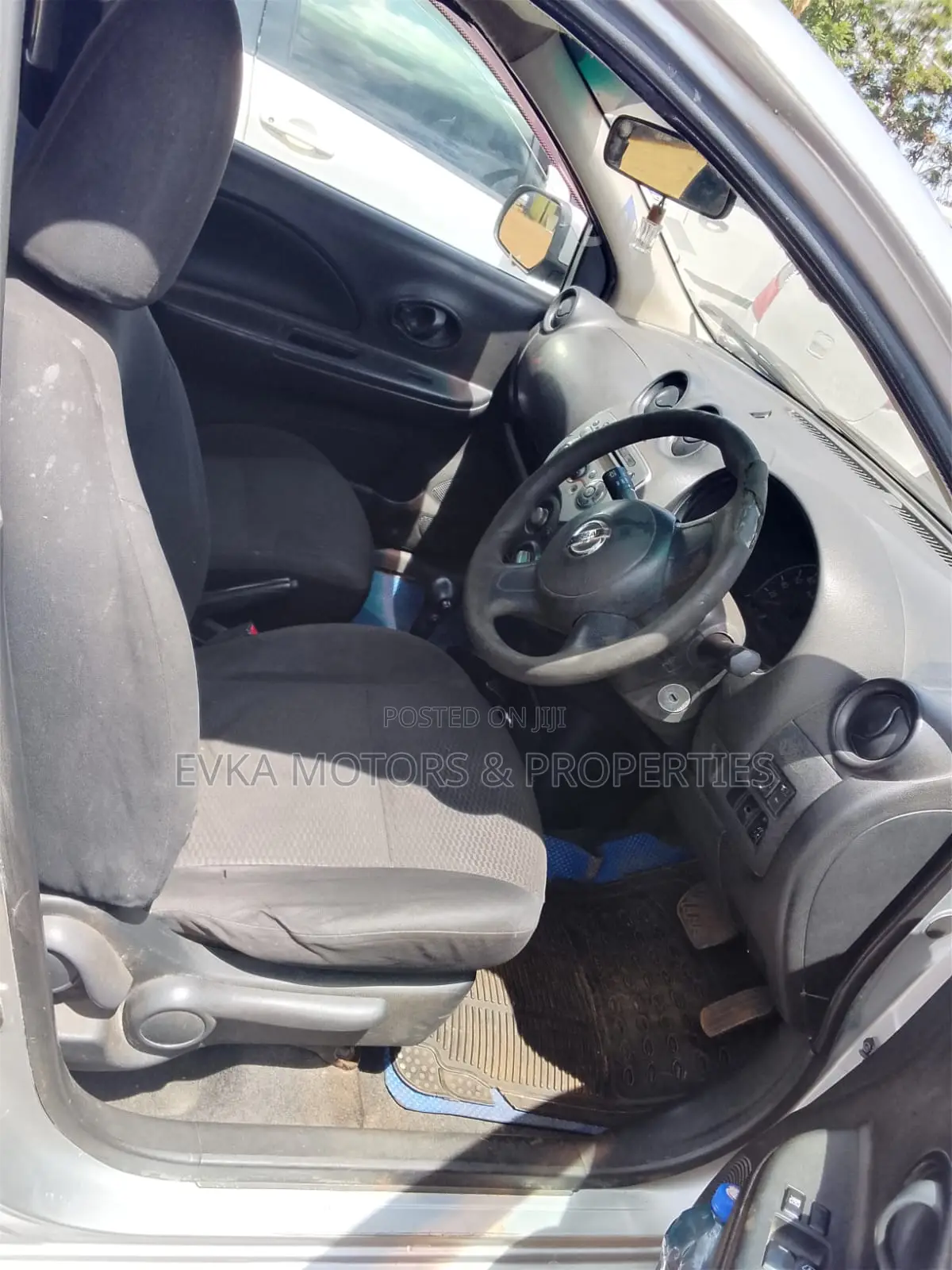 Nissan March 2011 Silver