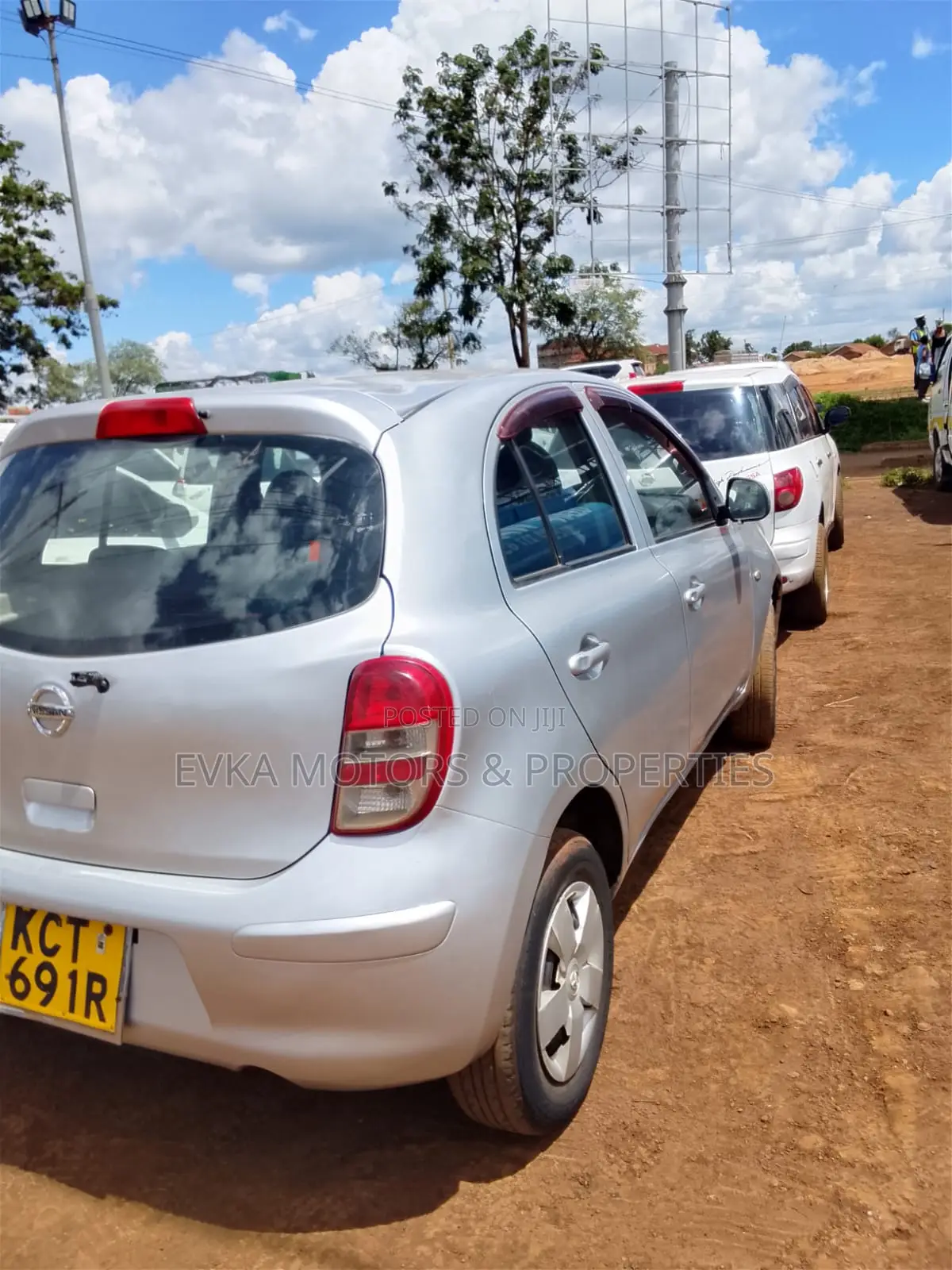Nissan March 2011 Silver