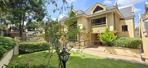 5bdrm Townhouse / Terrace in Convent Drive, Muthangari for rent