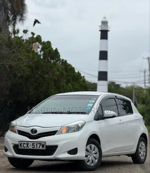Toyota Vitz 2013 White