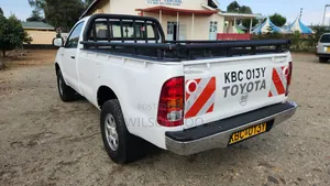 Toyota Hilux 2008 White