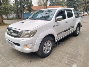 Toyota Hilux 2011 White