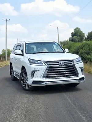 Lexus LX 570 AWD 2018 White