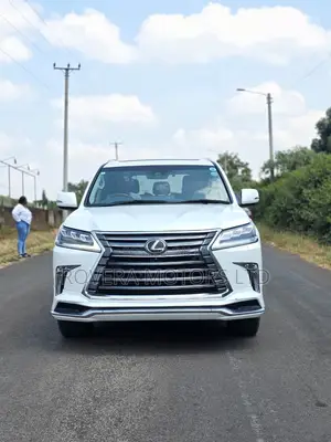 Lexus LX 570 AWD 2018 White