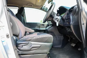 Toyota Voxy 2016 Silver