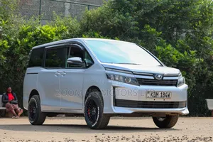 Toyota Voxy 2016 Silver