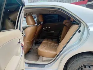 Toyota Premio 2011 Silver