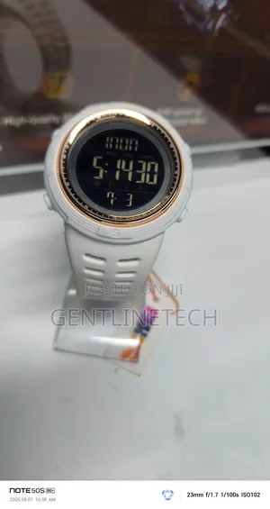 SKMEI 2070 White Gold Watch – Fashion Timepiece