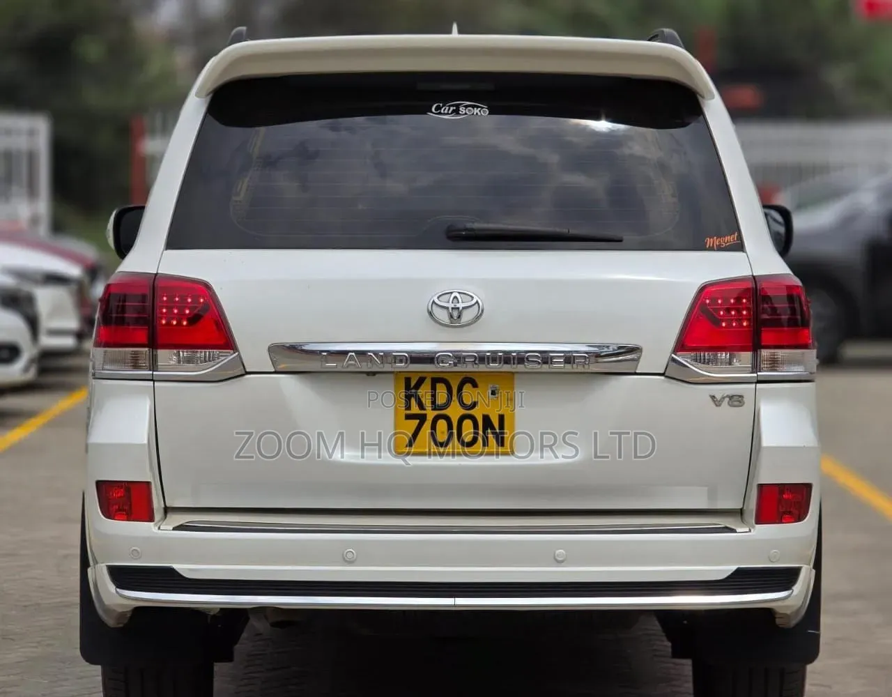 Toyota Land Cruiser 2007 White