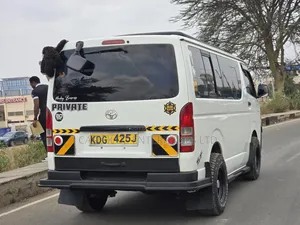 Toyota HiAce 2015 White