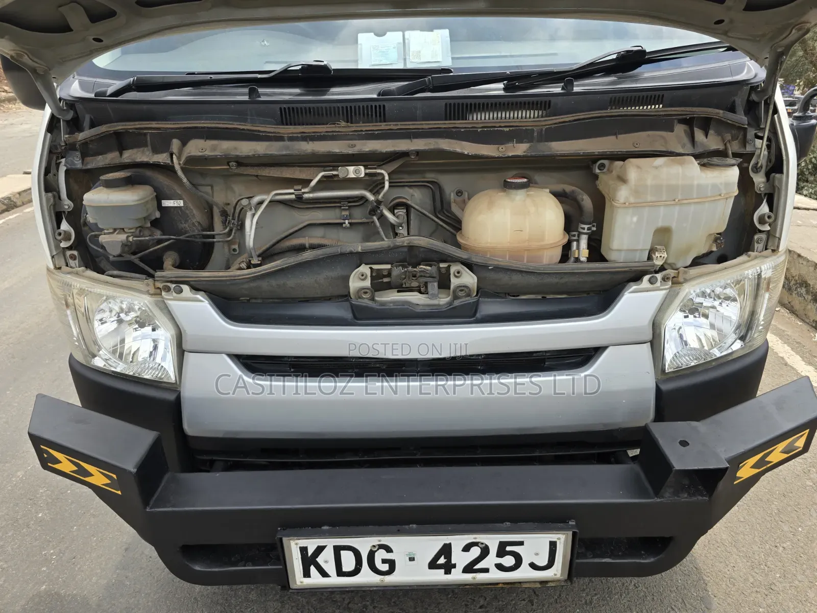 Toyota HiAce 2015 White