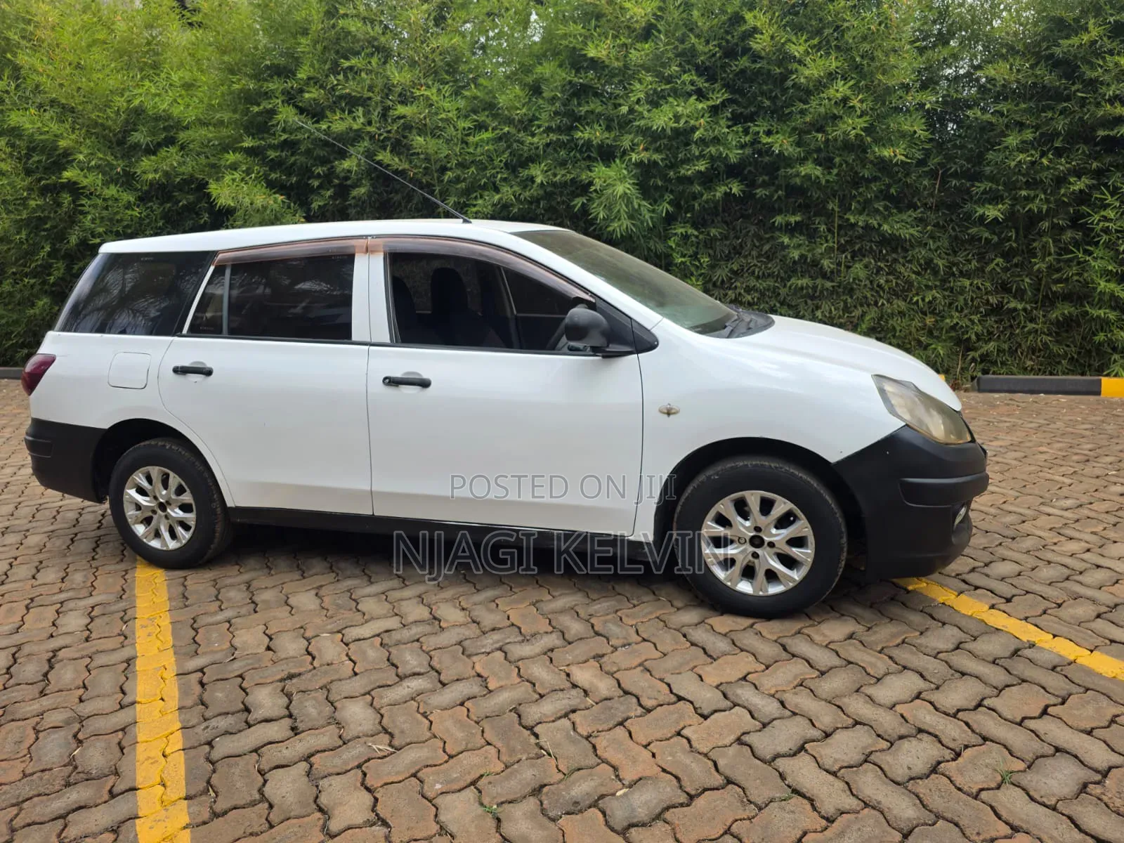 Nissan Advan 2009 White