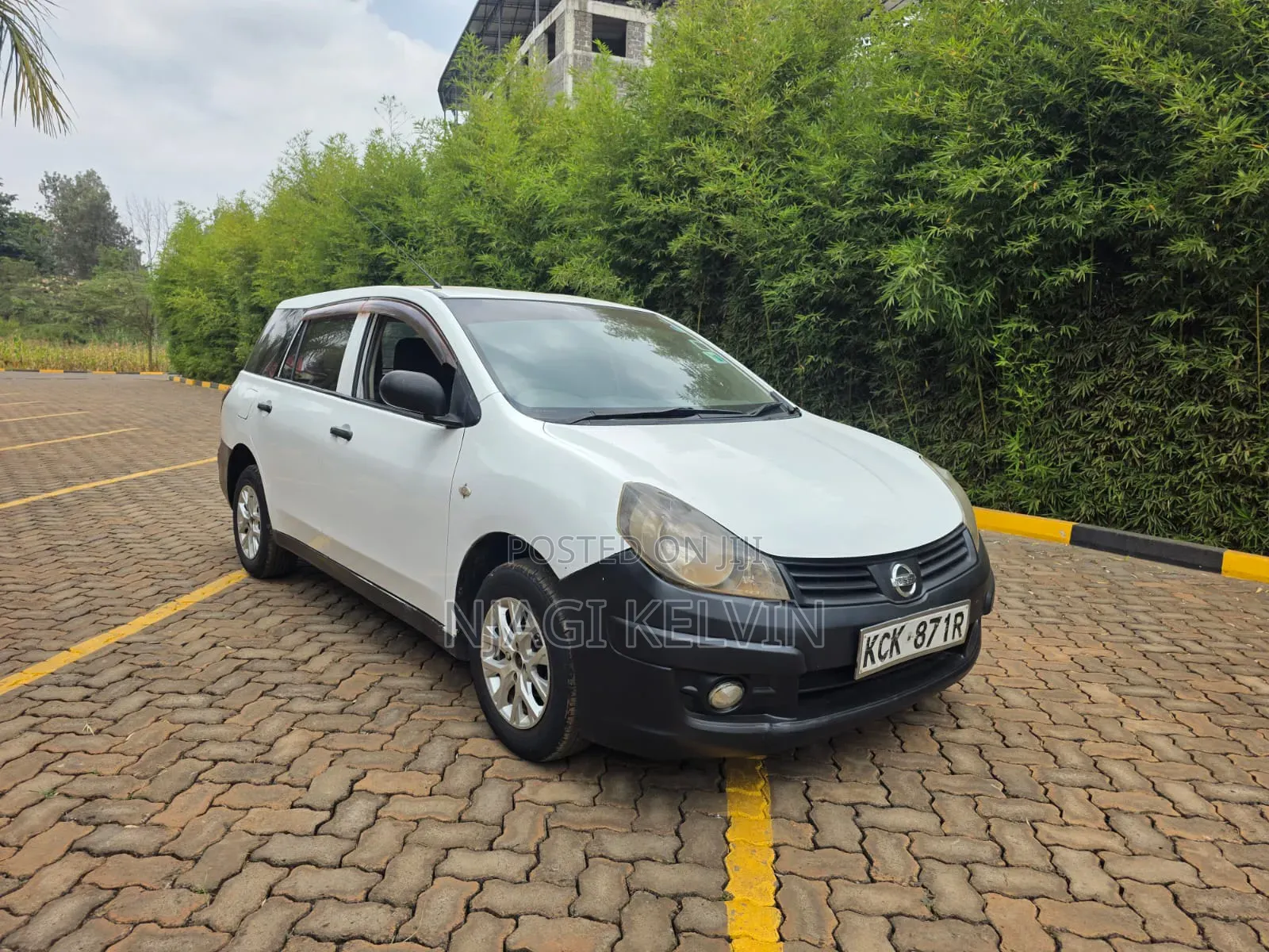 Nissan Advan 2009 White