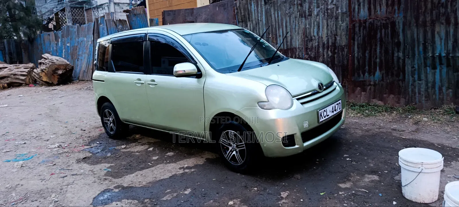 Toyota Sienta 2010 Green