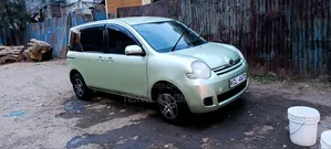 Toyota Sienta 2010 Green