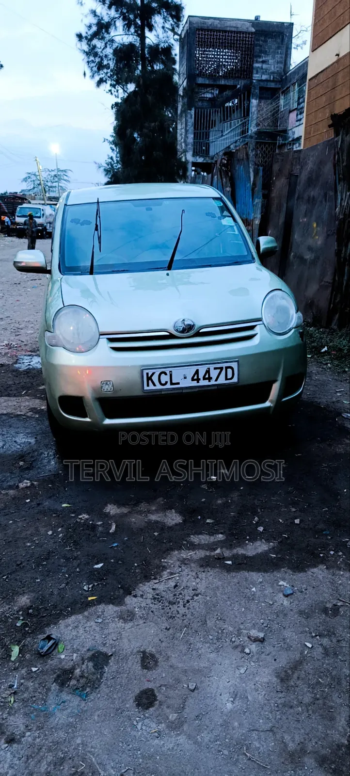 Toyota Sienta 2010 Green