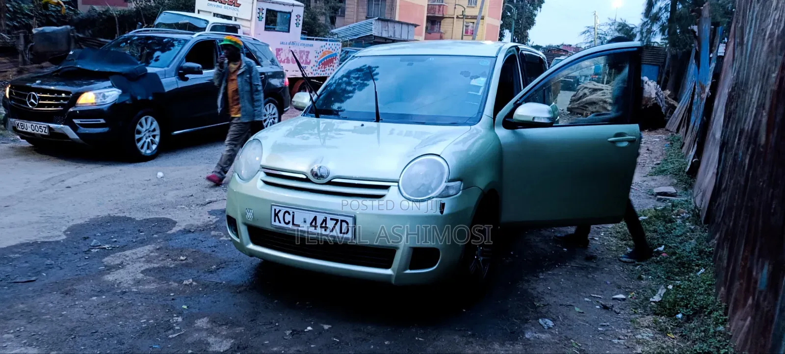 Toyota Sienta 2010 Green