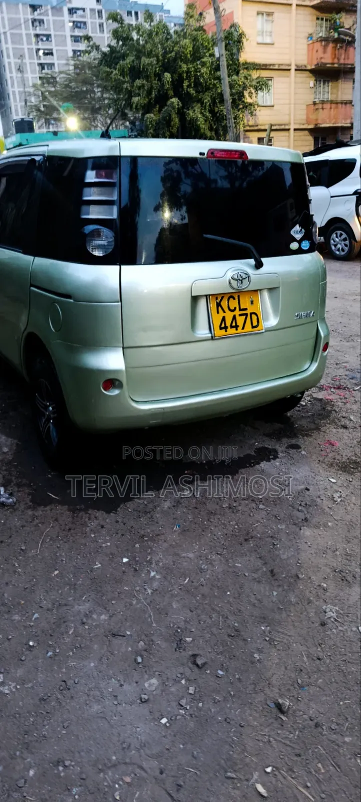 Toyota Sienta 2010 Green