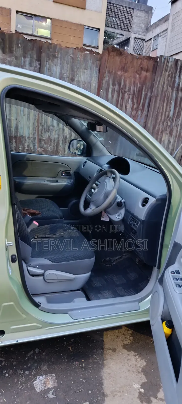 Toyota Sienta 2010 Green