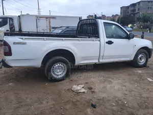 Isuzu D-MAX 2012 White