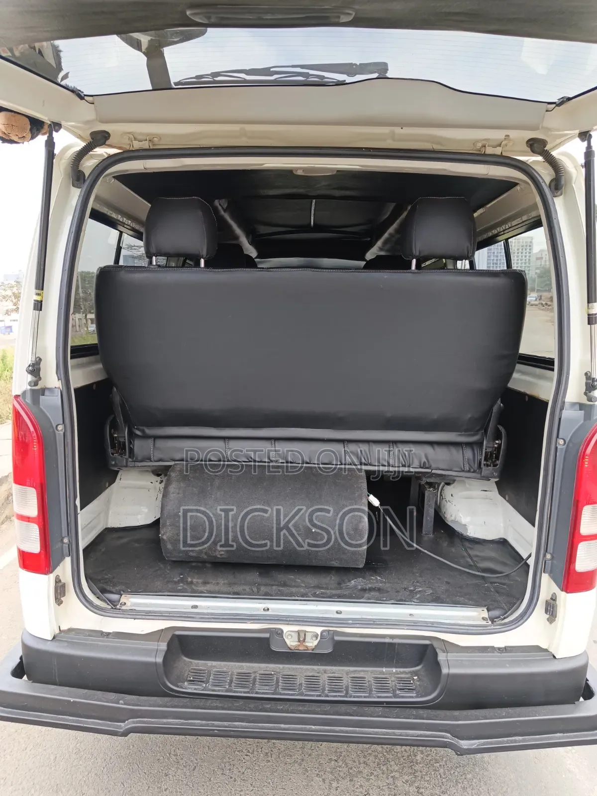 Toyota HiAce 2014 White