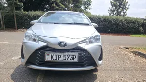 Toyota Vitz 2017 Silver