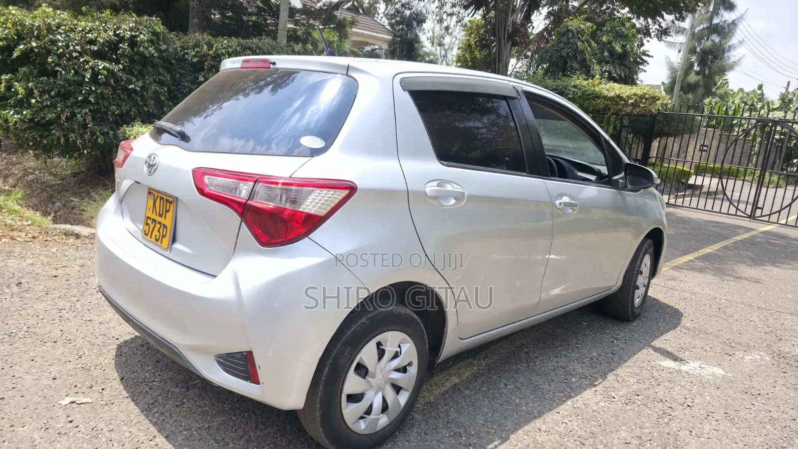 Toyota Vitz 2017 Silver