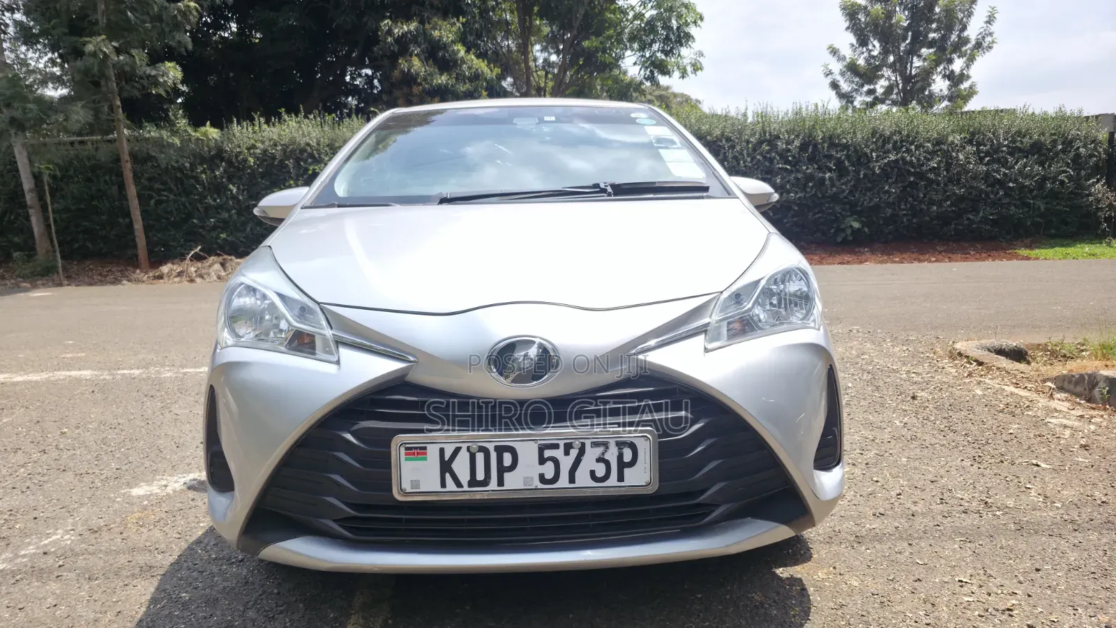 Toyota Vitz 2017 Silver