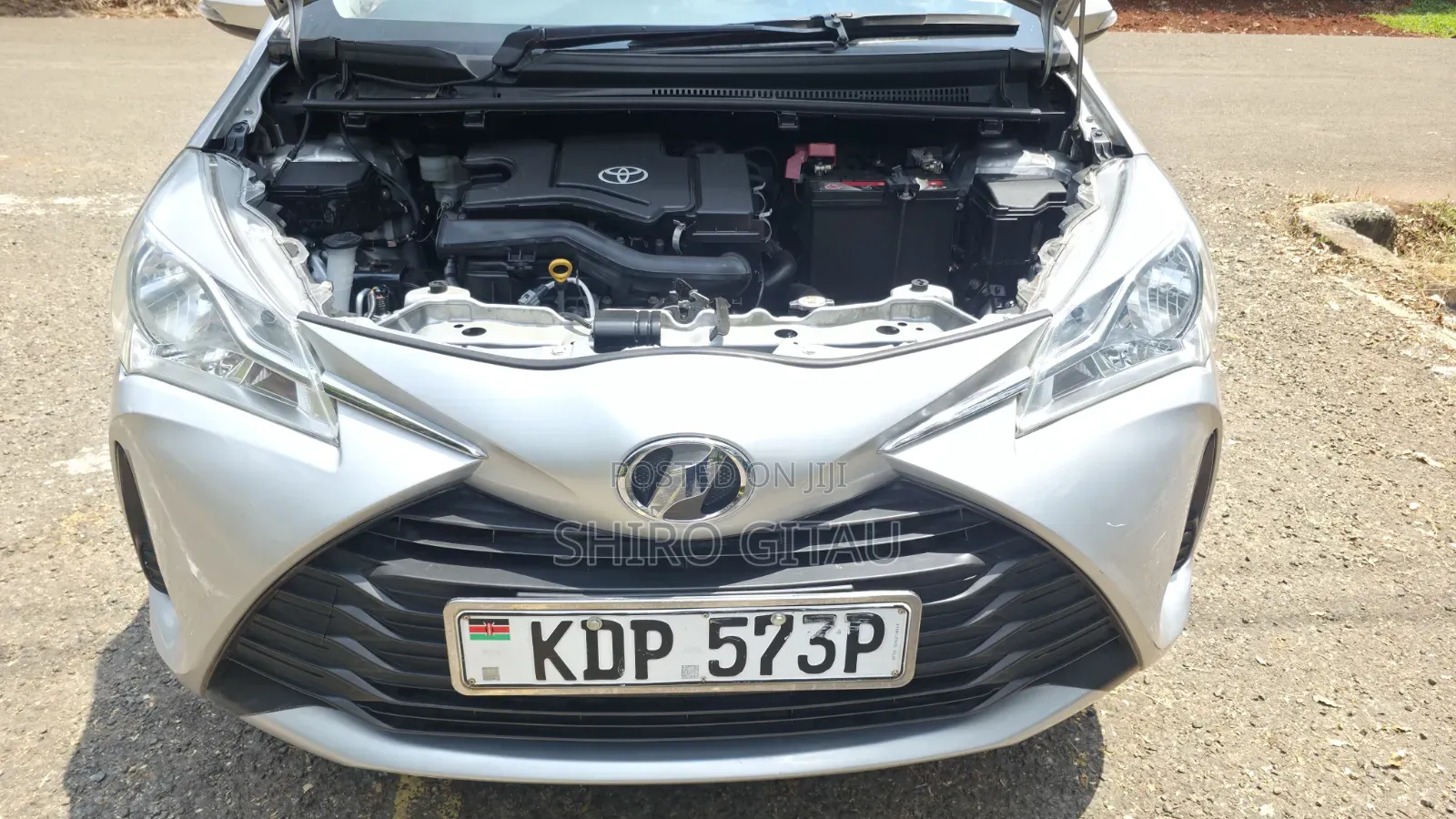 Toyota Vitz 2017 Silver
