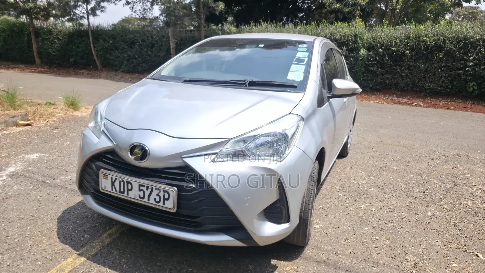 Toyota Vitz 2017 Silver