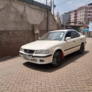 Nissan Sunny 2000 White