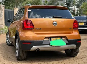 Volkswagen Polo 2015 Orange