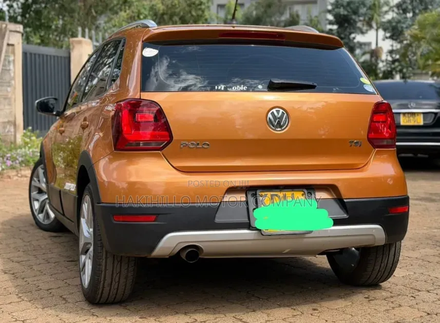 Volkswagen Polo 2015 Orange