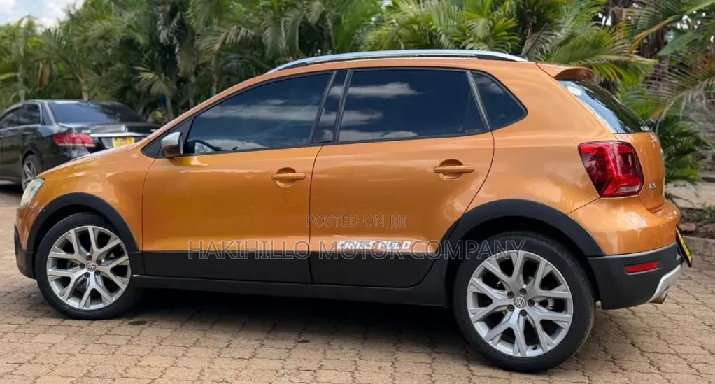Volkswagen Polo 2015 Orange