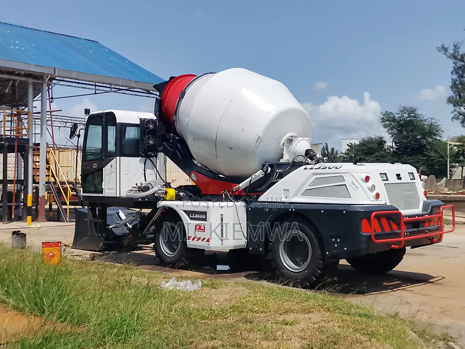 Self Loading (Mobile) Concrete Mixer