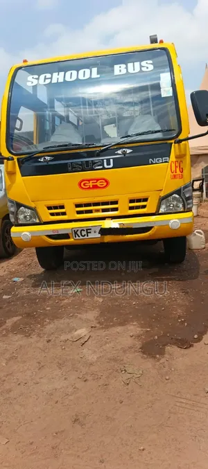 Isuzu NQR 2015 Yellow