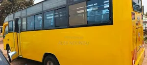 Isuzu NQR 2015 Yellow